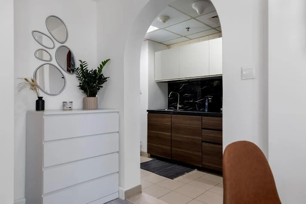 Waves Holiday Homes - Cozy & Fully Furnished Studio In Dubai Sports City Apartment