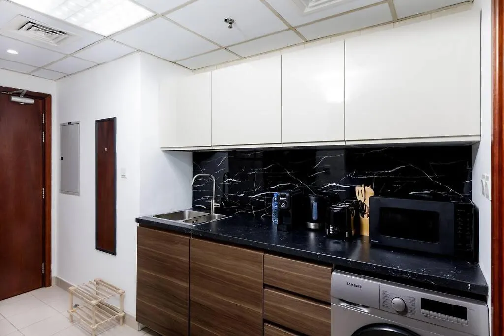 Waves Holiday Homes - Cozy & Fully Furnished Studio In Dubai Sports City United Arab Emirates