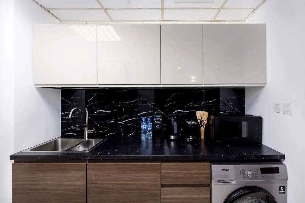 Waves Holiday Homes - Cozy & Fully Furnished Studio In Dubai Sports City 0*,  United Arab Emirates