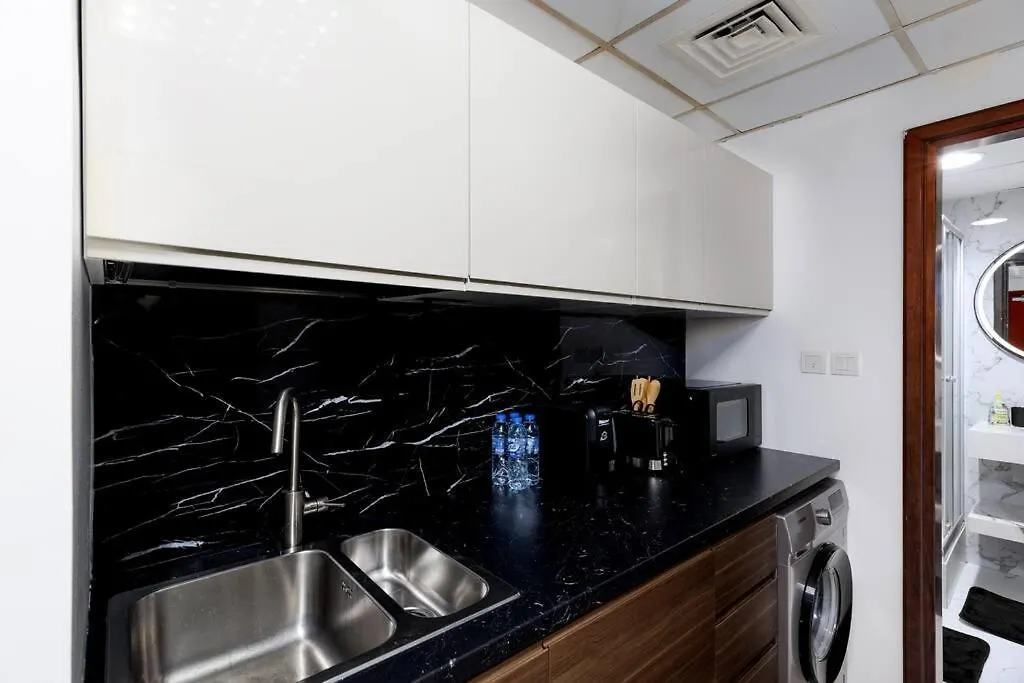 Waves Holiday Homes - Cozy & Fully Furnished Studio In Dubai Sports City 0*,