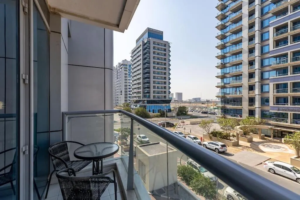 Waves Holiday Homes - Cozy & Fully Furnished Studio In Dubai Sports City
